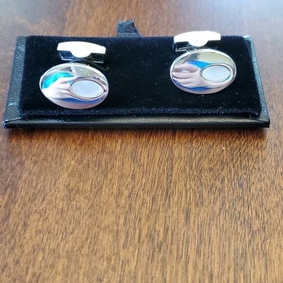 ‎CUFFLINK - Picture 2 of 2